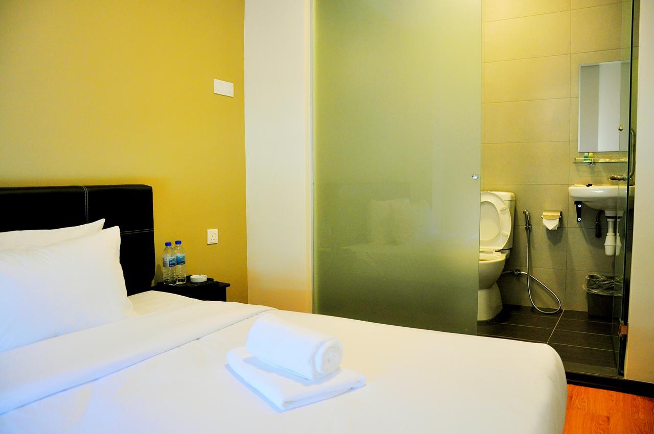 Gem Hotel Nusajaya  Buitenkant foto
