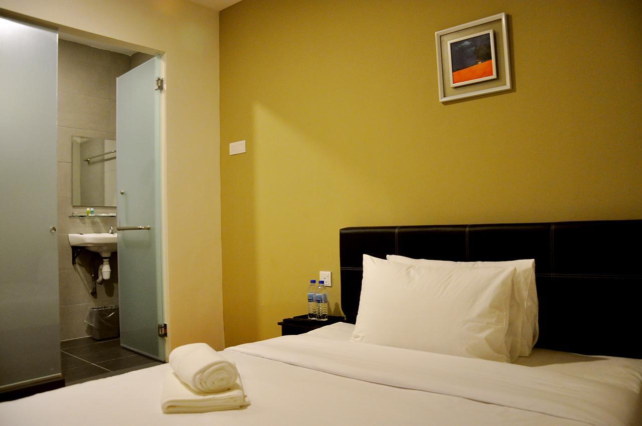 Gem Hotel Nusajaya  Buitenkant foto
