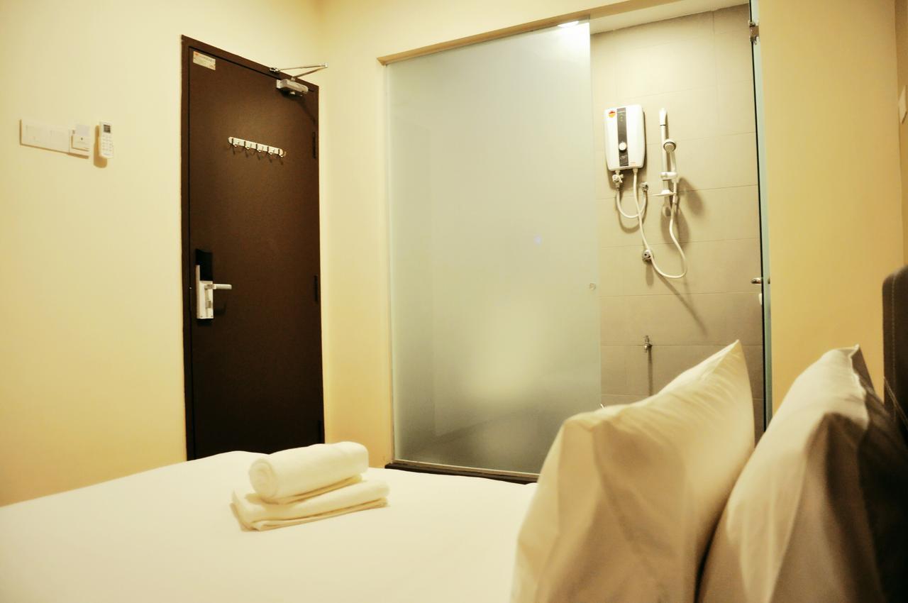 Gem Hotel Nusajaya  Buitenkant foto