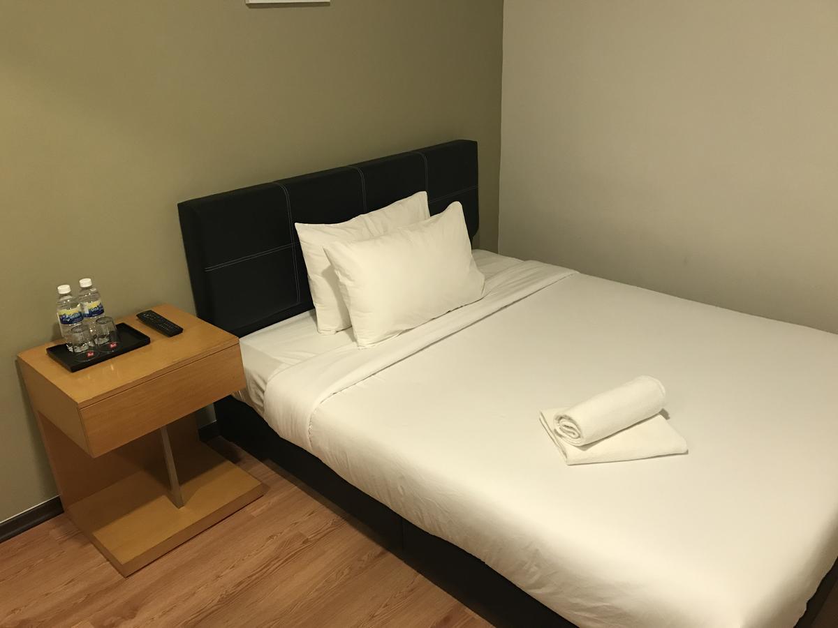 Gem Hotel Nusajaya  Buitenkant foto